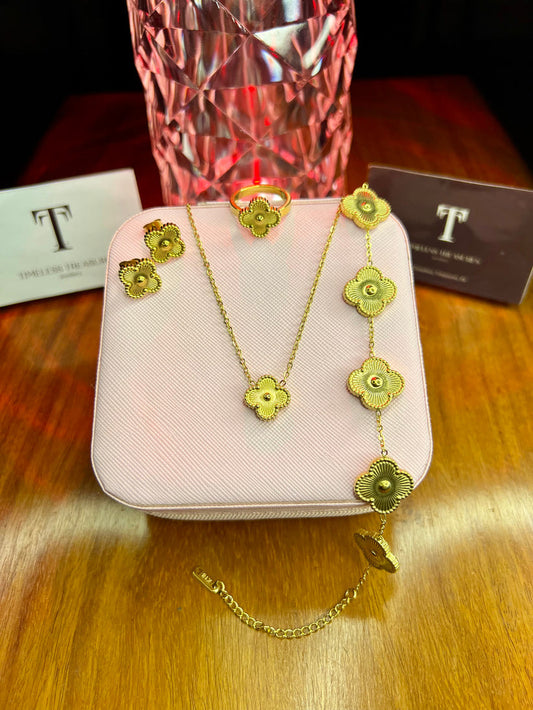 Golden Vancleef Complete set with Ring