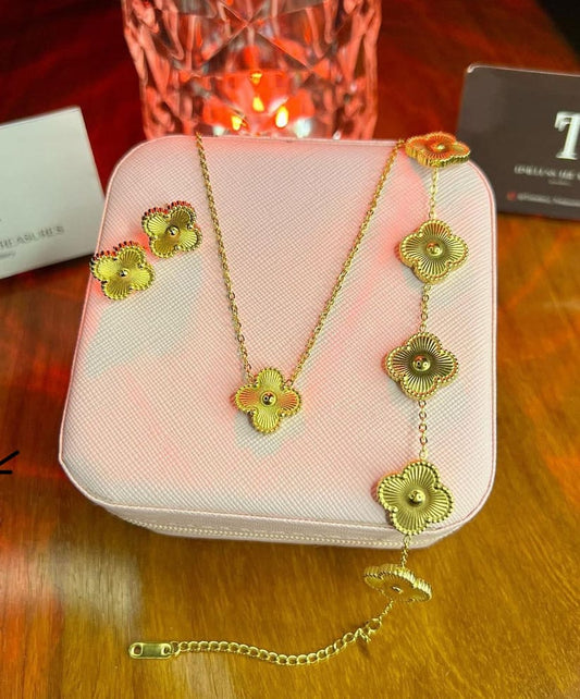 Vencleef Set Gold Color